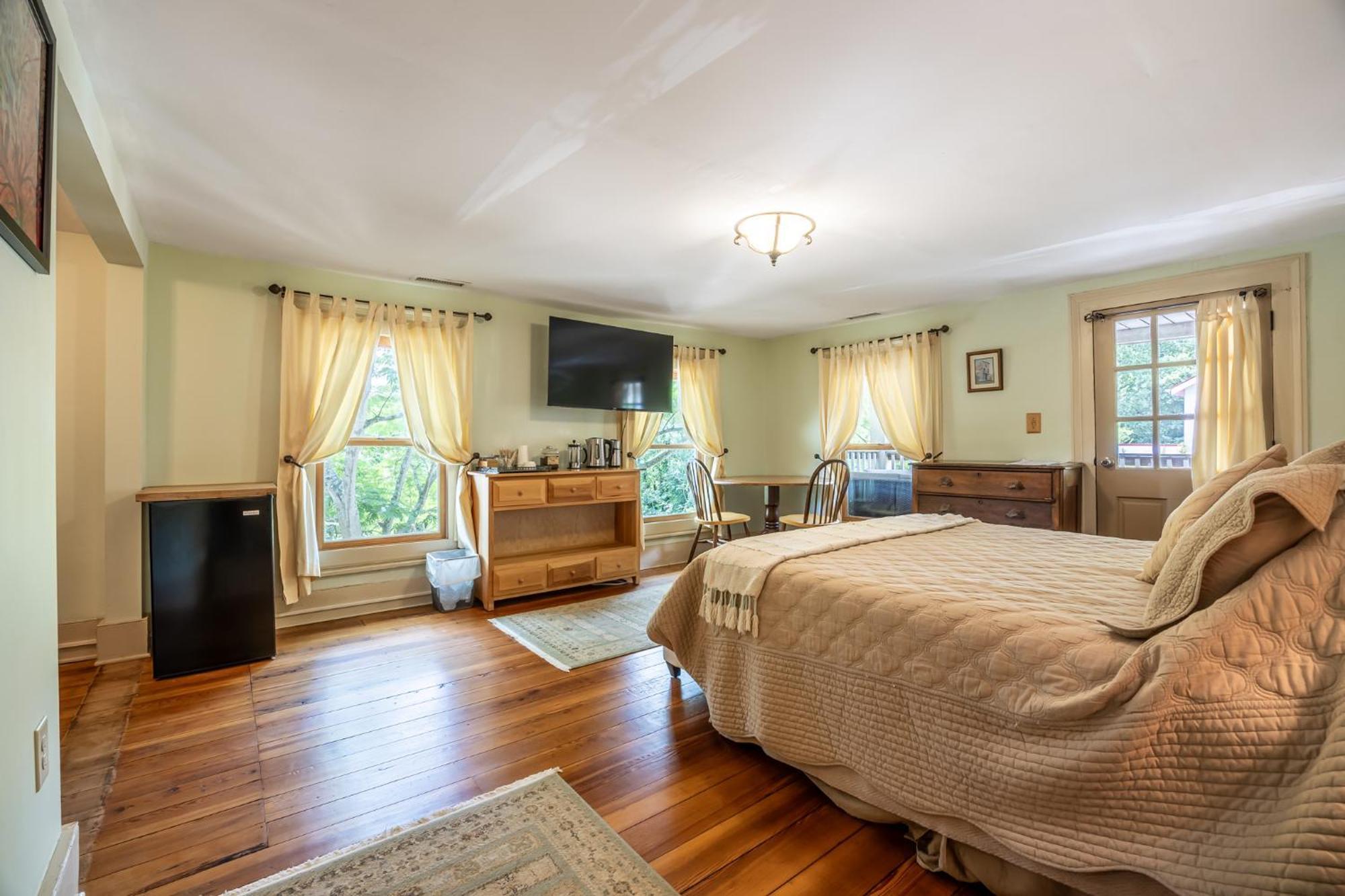 Bliss Point Farm And B&B, Llc Earlysville 外观 照片