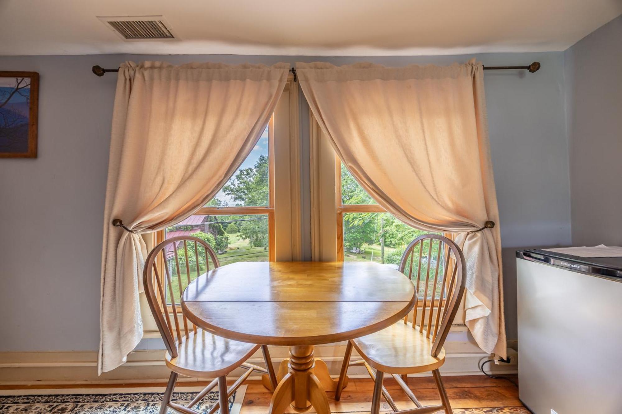 Bliss Point Farm And B&B, Llc Earlysville 外观 照片
