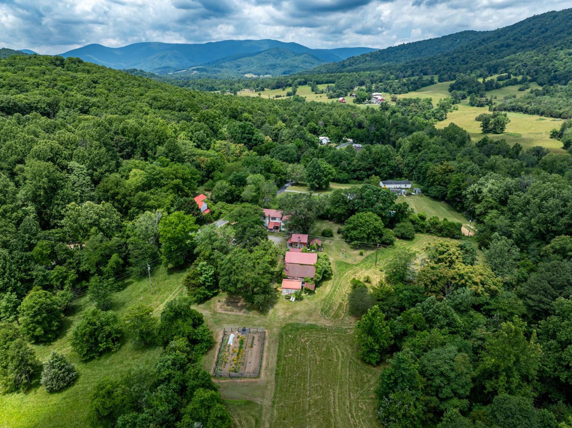 Bliss Point Farm And B&B, Llc Earlysville 外观 照片
